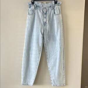 7 For All Mankind Light Wash Ankle Jeans Paper bag, waste balloon jeans. Size 27